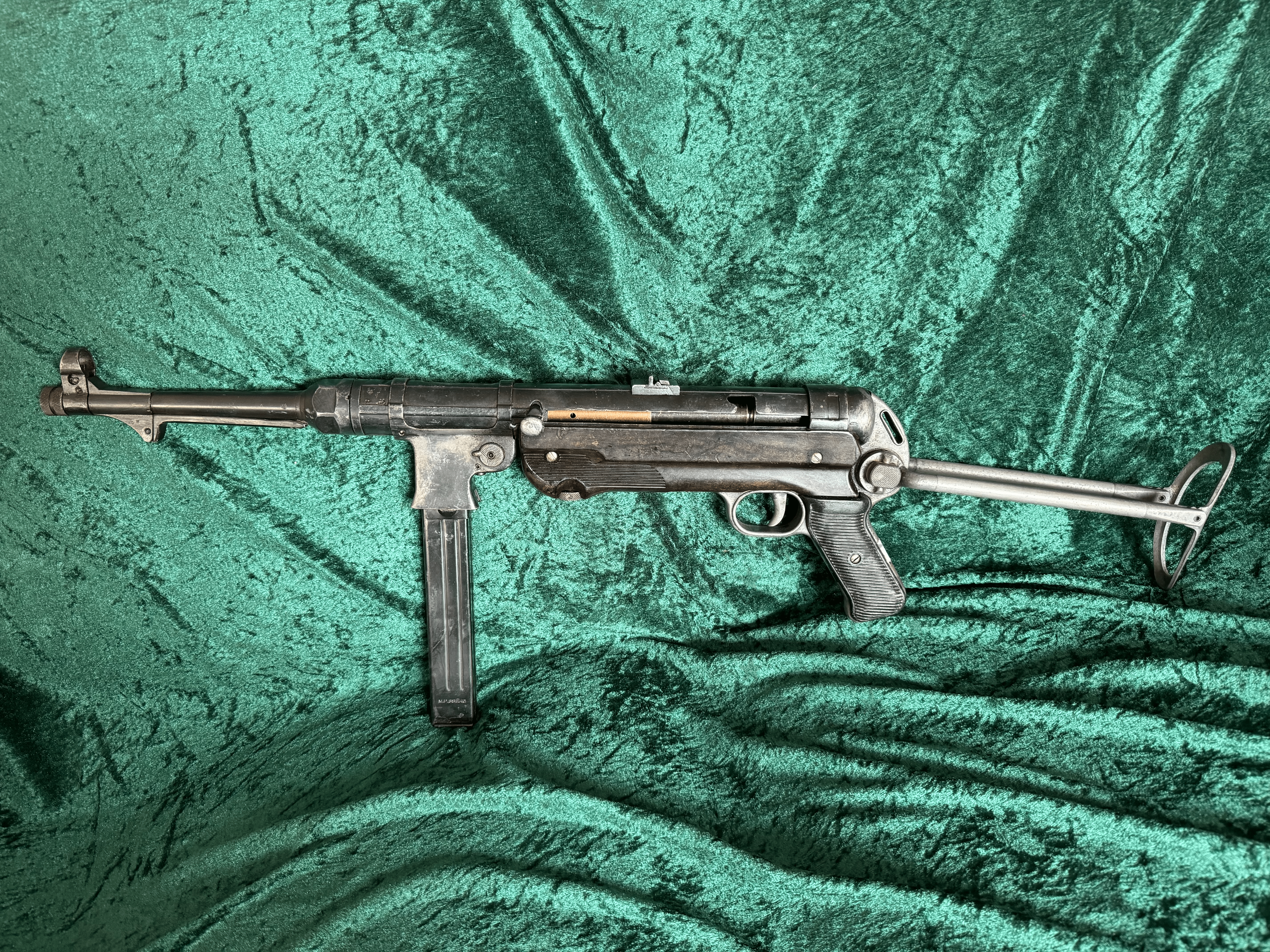 MP40 EU DECO desactivado. Subfusil alemán original de la Segunda Guerra Mundial de 1942.