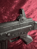 Carabina de assalto Beretta AR70/223 totalmente automática com suporte de arma em EU DECO.