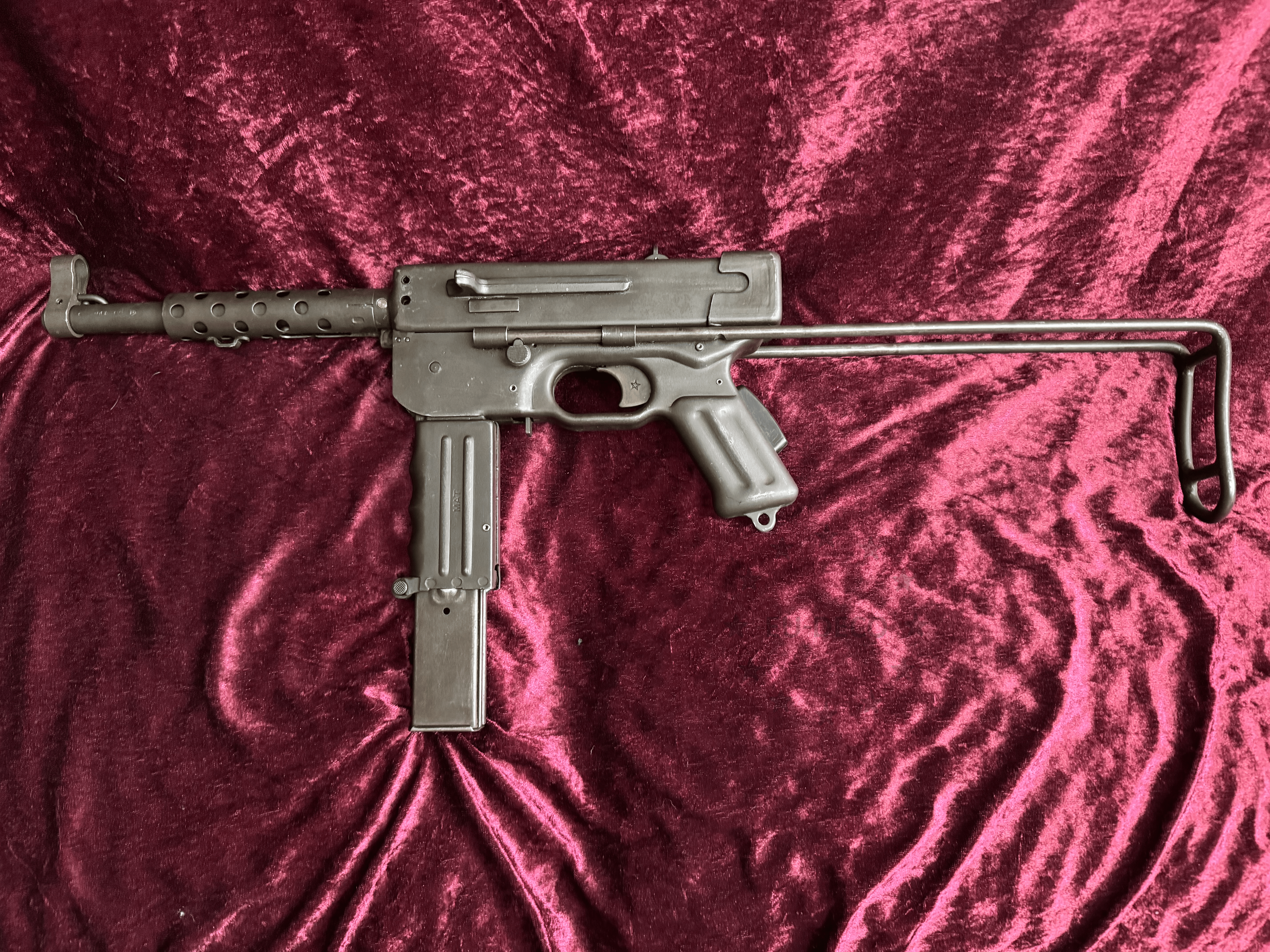 Pistola mitragliatrice MAT 49 non montata secondo le linee guida DECO dell'UE. Disponibile solo uno.