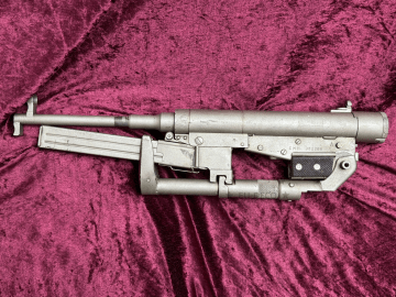Submetralhadora dobrável Hotschkiss Universal em EU DECO.