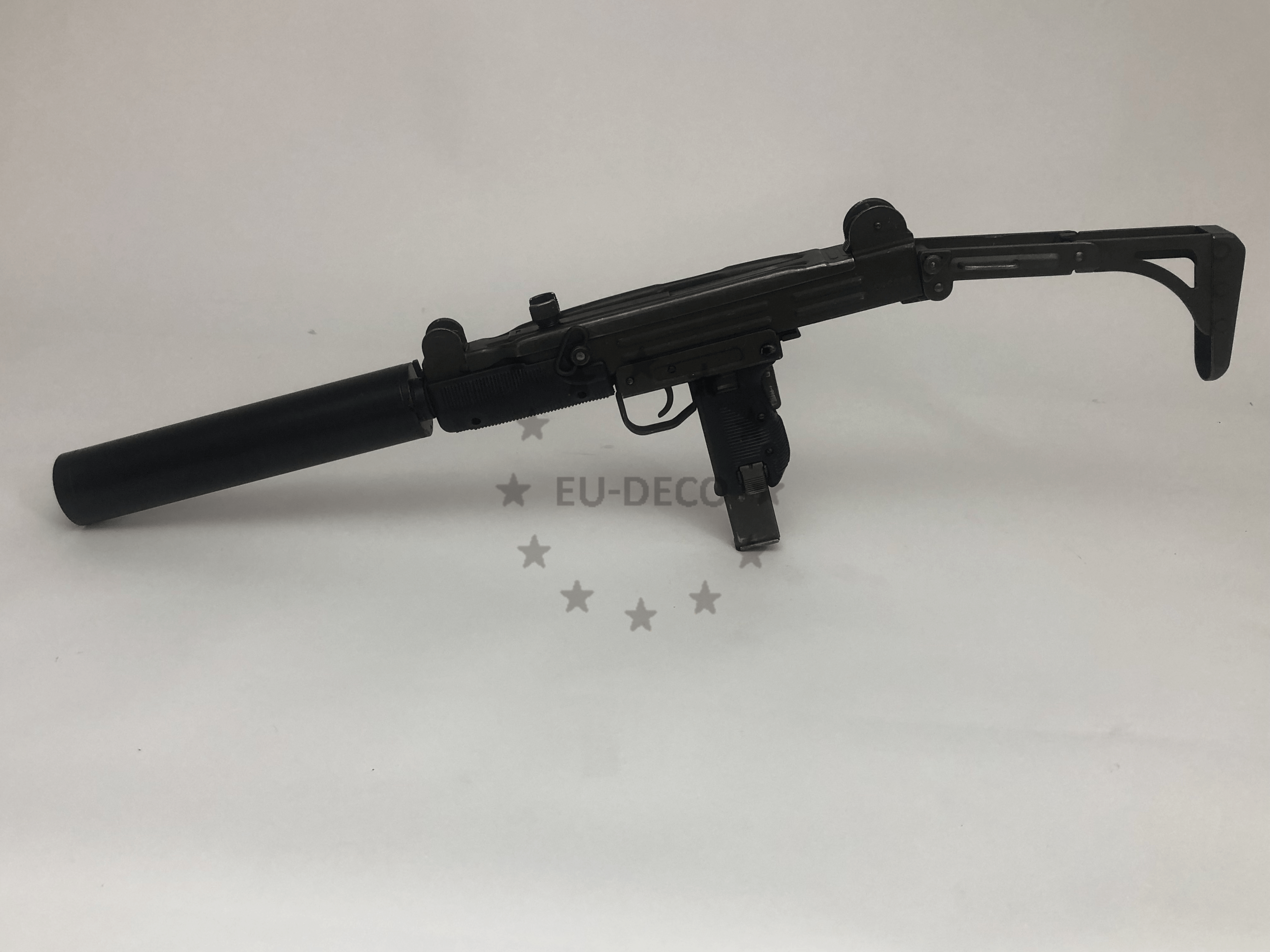 Sauber entschärfte UZI mit nachgebautem Schalldämpfer, nach EU-Vorgaben mit Zertifikat.