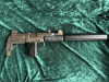 Uzi con silenciador y culata plegable en EU DECO