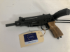 Subfusil Skorpion VZ 61 con empuñadura de madera en EU DECO